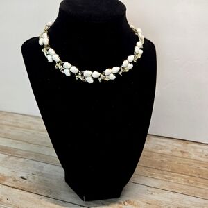 Vintage Costume Jewelry Unsigned Silver Tone W/ White Embellishments Necklace